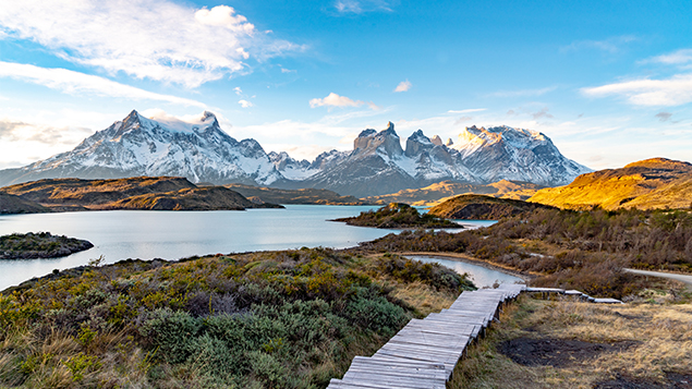 See und Berge im Nationalpark Torres del Paine in Chile.